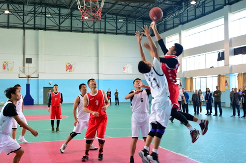 新闻简讯（篮球小组赛}哈萨克斯坦另外卢旺达比分最佳扑救-条理讲解